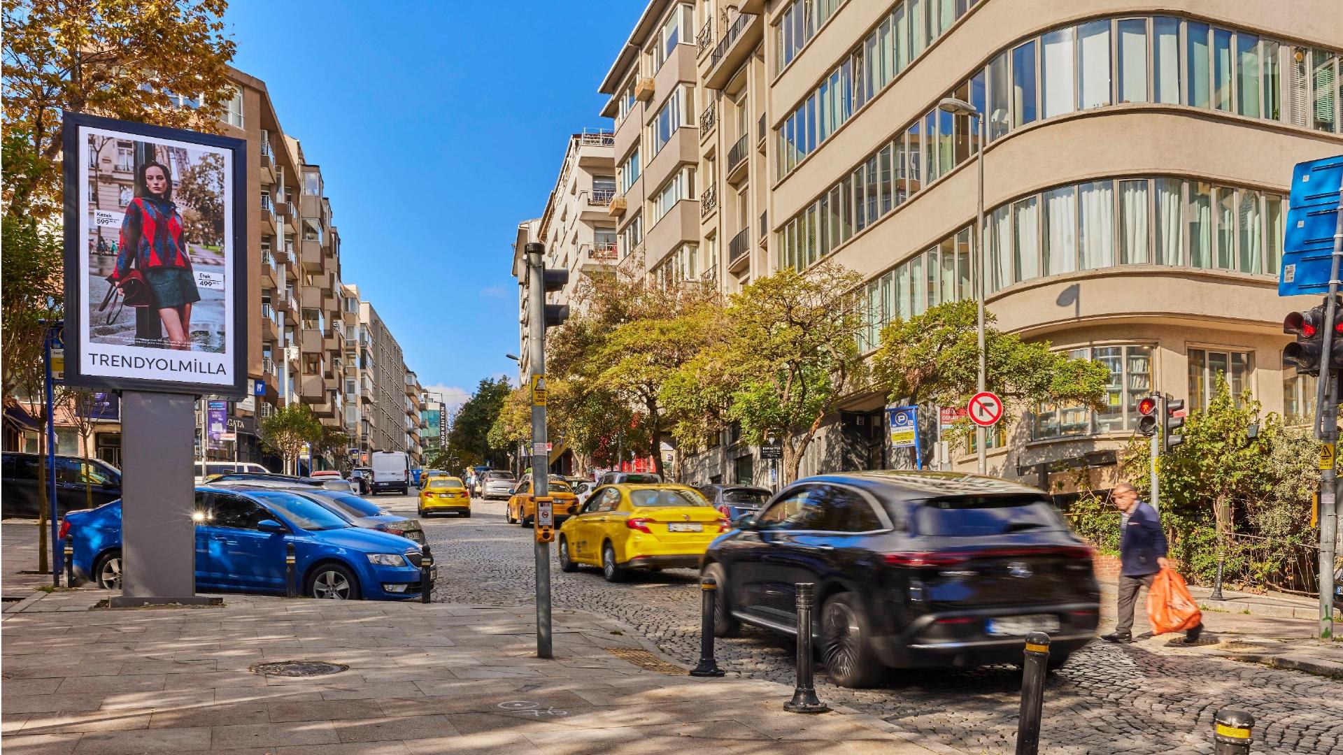 Rubicon İstanbul Beşiktaş Dijital OOH Network advertising view 10